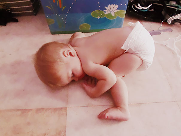 15+ Hilarious Pics That Prove Kids Can Sleep Anywhere - Napping On The Floor