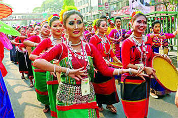 উন্নয়নশীল দেশের কাতারে টেকসই উত্তরণে যত চ্যালেঞ্জ by মিজানুর রহমান