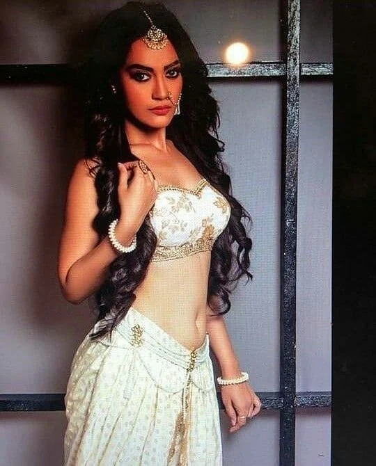 surbhi jyoti navel hot naagin actress