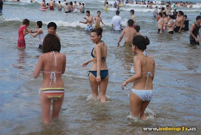 Suasana Pantai Jepang Di Hari Libur [ www.BlogApaAja.com ]