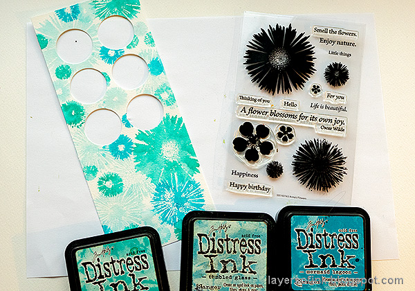 Layers of ink - Circle Photo Frame Card Tutorial by Anna-Karin Evaldsson. Stamp the card with SSS Anna's Flowers.