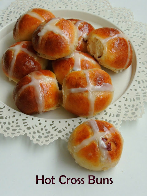 Eggless Hot cross buns with cranberries