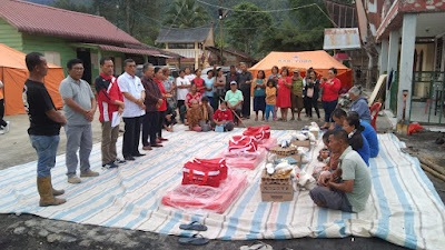 Tiga Rumah Warga Hangus Terbakar, Pemkab Toba Berikan Bantuan Sosial
