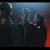 Tente não ficar perturbado com o novo clipe do Foster The People, "Doing It for the Money"