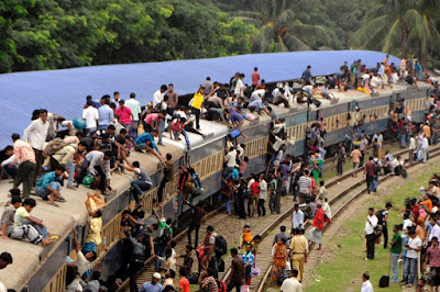 12 Foto Suasana Kereta Api di India Ini Ini Bikin Ngeri, Berani Naik?