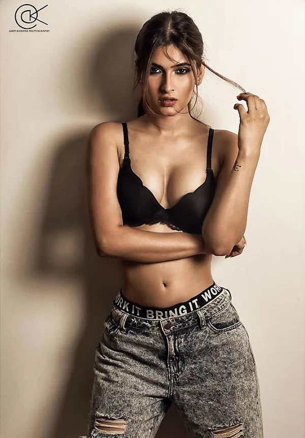 Karishma Sharma black bra indian actress