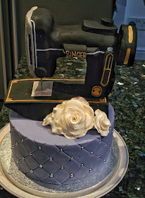 Creates Sew Slow: Singer Featherweight Cake