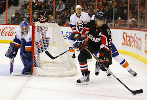 Senators Chris Kelly playing against the New York Islanders