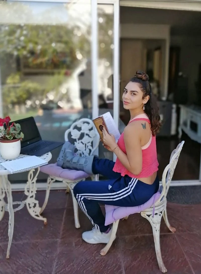Kathy Contreras explica por qué terminó con una bota ortopédica