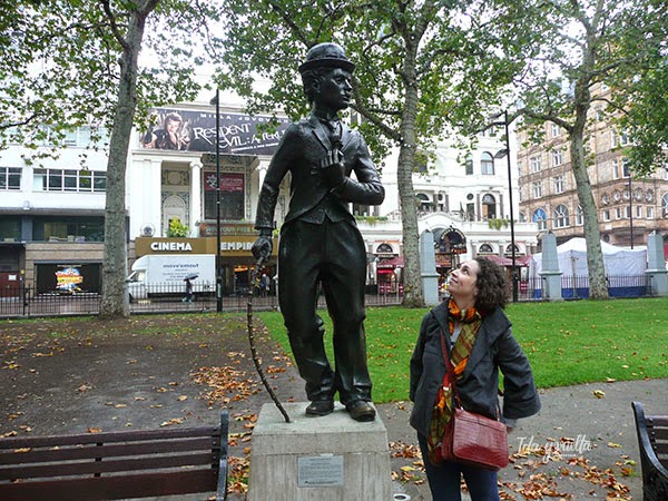 Charlot en su emplazamiento de Leicester Square