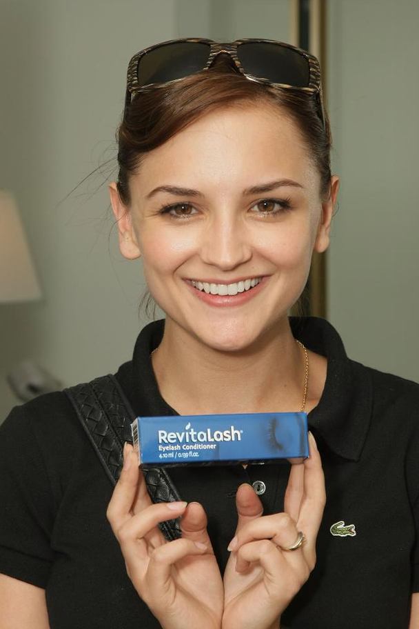 rachael leigh cook makeup. Maybe Rachael Ray can stop by