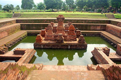 Kolam pemandian Candi Tikus