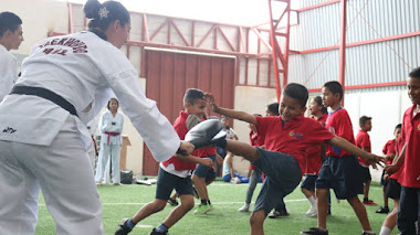 LOS TIGRES CHALI EN ESCUELAS