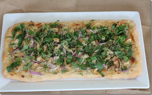 Chicken and Herbs White Sauce Pizza