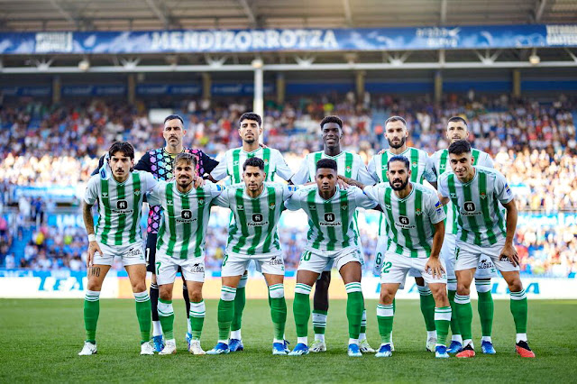 REAL BETIS BALOMPIÉ. Temporada 2023-24. Claudio Bravo, Chadi Riad, Assane Diao, Germán Pezzella, Guido Rodríguez. Héctor bellerín, Rodri Sánchez, Ayoze, Abner, Isco y Marc Roca. DEPORTIVO ALAVÉS 1 🆚 REAL BETIS BALOMPIÉ 1 Domingo 08/10/2023, 18:30 horas. Campeonato de Liga de 1ª División,  jornada 9. Vitoria, Álava, estadio de Mendizorroza: 18.288 espectadores. GOLES: ⚽0-1: 32’, Ayoze. ⚽1-1: 35’, Héctor Bellerín, en propia puerta.