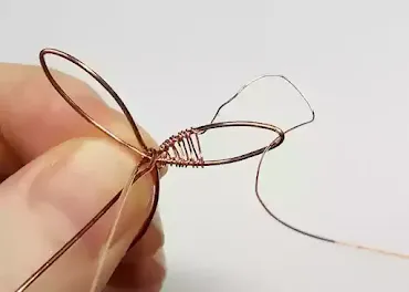 ホタルブクロのピアスの作り方 - step2：ワイヤーウィーブ