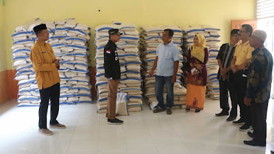 Limapuluh Kota Distribusikan 6,2 Ton Beras di Nagari Koto Tangah