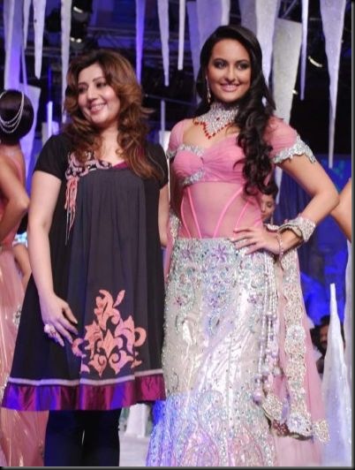 Bollywood Celebs walks ramp  at IIJW 20102