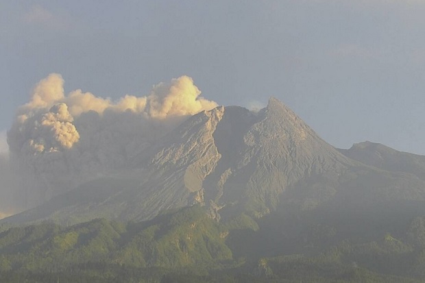 Tepat 1 Suro, Gunung Merapi Semburkan Awan Panas Hingga Dua Kali