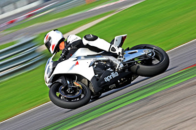 2011 Aprilia RSV4 R Test Ride