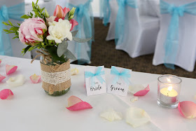 Click to find out how to make gorgeous DIY wedding place names and menus!