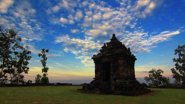 izin mengambil gambar di candi ijo