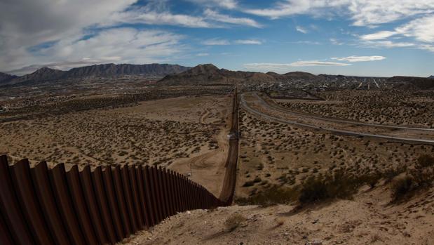 EE.UU. pide a las empresas que entreguen en marzo sus planes para construir el muro con México