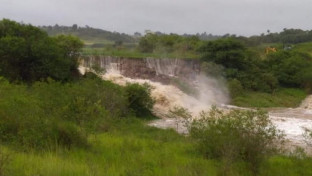 Barragem se rompe em Sairé no Agreste de Pernambuco e põe cidades em alerta