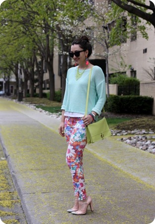 zara-floral-pants-pastel-3-530x768