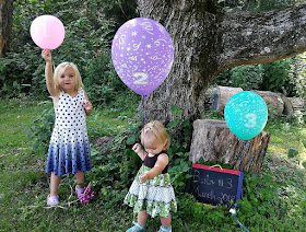 balloon & chalkboard announcement