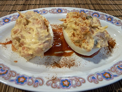 huevos rellenos de salmón ahumado y atún