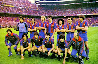 F. C. BARCELONA - Barcelona, España - Temporada 1983-84 - Urruticoechea, Sánchez, Schuster, Alexanco, Maradona, Julio Alberto y Migueli; Corbella (utillero), Carrasco, Victor, Rojo, Marcos y Ángel Mur (masajista) - ATHLETIC CLUB DE BILBAO 1 (Endika) F. C. BARCELONA 0 - 05/05/1084 - Copa del Rey, final - Madrid, estadio Santiago Bernabeu - El Athletic gana su vigésimo tercer título de Copa