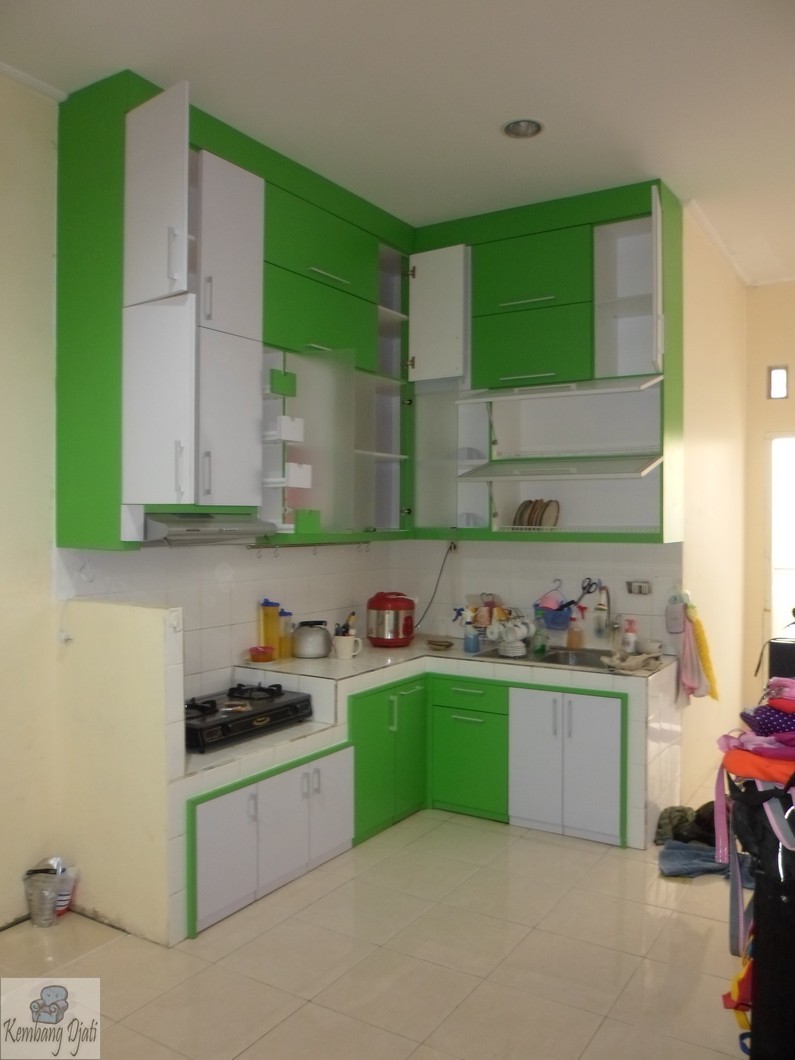 Kitchen Set Semarang Desain Tinggi Sampai Plafon  