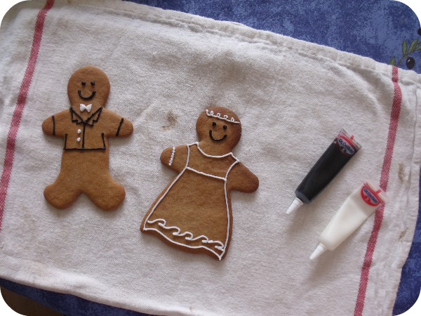 you can find the recipe i used to make these tasty gingerbread wedding 