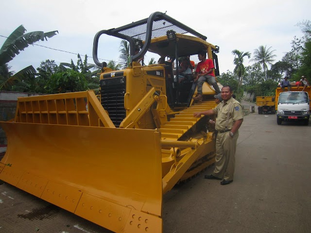 TPA Cipayung Dapat Tambahan Boldoser Baru