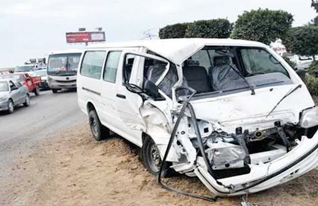 إصابة شخصين في حادث تصادم سيارة بعمود إنارة بسوهاج (صور)