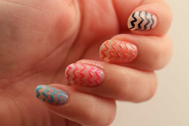 Zig Zag Nail Art