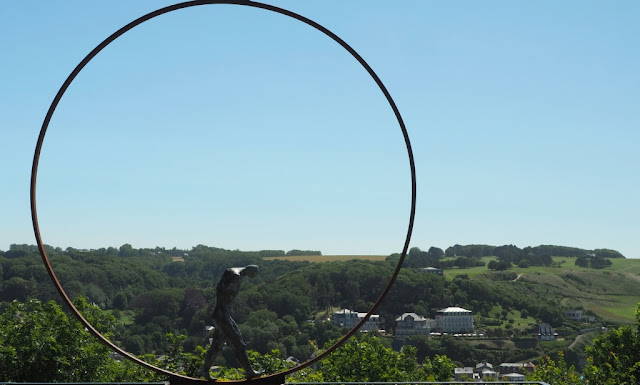 Normandië, etretat, côte d’albatre, monet, les jardins d’etretat, les falaises d’etretat, Manoir de la Salamandre etretat, Manneporte, porte de l’aval, Falaise d'Amont, Notre-Dame de la Garde etretat, Nungesser en Coli monument, L'Oiseau Blanc, Mme Thébault, Villa Roxelane, Alexandre Grivko,  Guy De Maupassant, Le Clos Lupin, L'Aiguille Creuse, Hotel Le Donjon.