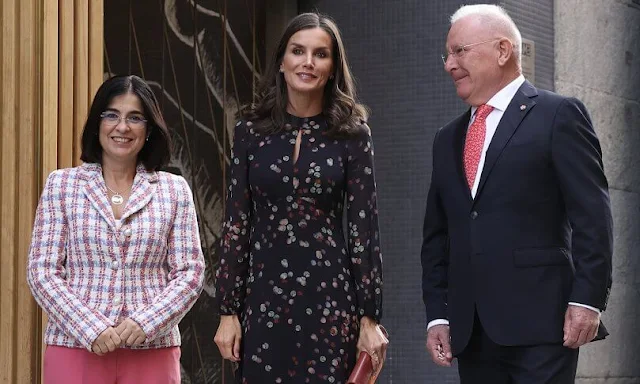 Queen Letizia wore a confetti print midi shirt dress by Massimo Dutti. Gold and Roses shewel triple hoops. Magrit pumps