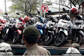 Para Juru Parkir Yang Liar Mulai Dibenahi Oleh Petugas di Tangerang, Selanjutnya Kota mana lagi ?