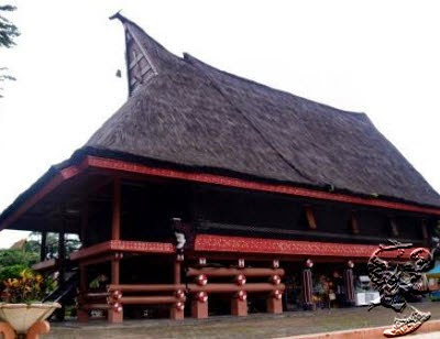 rumah adat maluku baileo