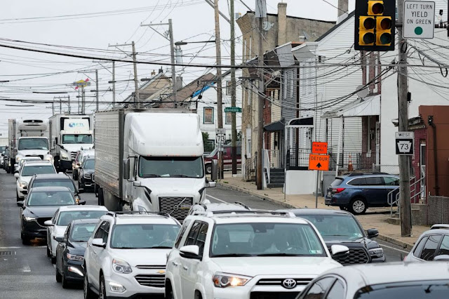 The Collapse That Snarls Truckers