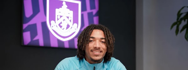 Oficial: Burnley, renueva Koleosho