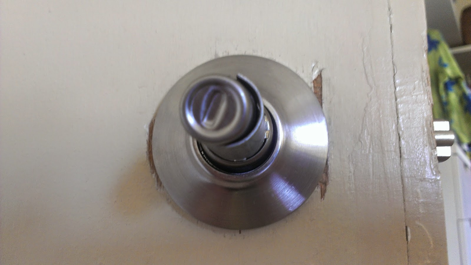 Membaiki Kunci Pintu  Rumah jenis Cylinder Dead Lock 