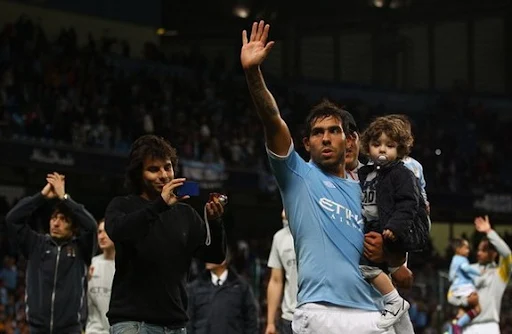 Carlos Tévez announces that he wants & will leave Manchester City to be close to his family