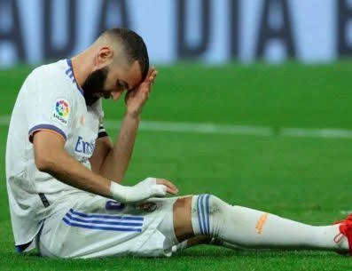 Karim Benzema forced off injured in Real Madrid in win over Valencia