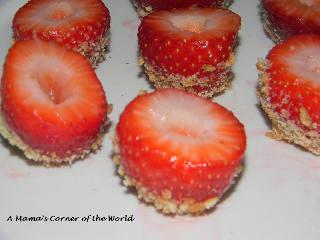 Strawberry Cheesecake Bites Preparing the Strawberries