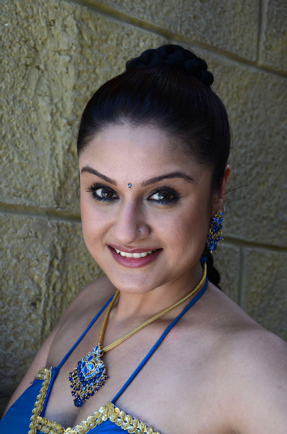 Sonia agarwal close up - (4) - Sonia Agarwal Dance pose photoshoot