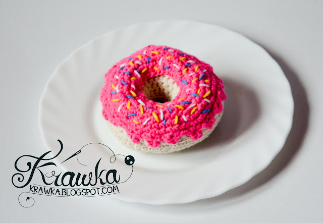 Krawka: Donuts free crochet patterns. Regular donut with pink icing and sprinkles. Halloween creepy donuts with eyeballs and fingers and bones. Perfect crochet table decoration