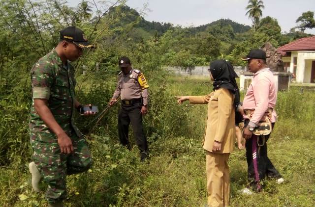 Ratusan Masyarakat Bergotong-Royong Bersihkan Monumen Gempa Lubuak Laweh